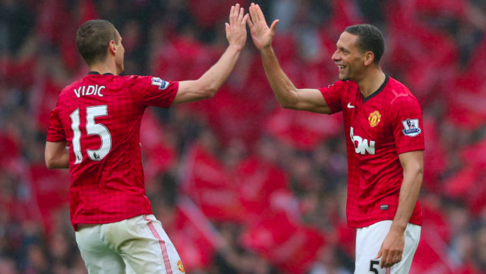 教练背后更 教练背后更